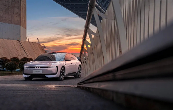 技術(shù)破局、全球突圍！上汽以改革深功鑄就“九連漲”硬核答卷