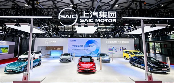 剛過(guò)去的一個(gè)月 上汽啟幕了一場(chǎng)聲勢(shì)浩大的產(chǎn)品和技術(shù)的密集發(fā)布