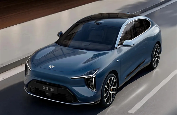 剛過(guò)去的一個(gè)月 上汽啟幕了一場(chǎng)聲勢(shì)浩大的產(chǎn)品和技術(shù)的密集發(fā)布