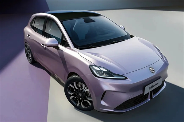 剛過(guò)去的一個(gè)月 上汽啟幕了一場(chǎng)聲勢(shì)浩大的產(chǎn)品和技術(shù)的密集發(fā)布