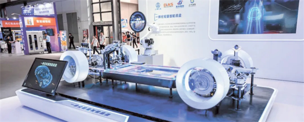 剛過(guò)去的一個(gè)月 上汽啟幕了一場(chǎng)聲勢(shì)浩大的產(chǎn)品和技術(shù)的密集發(fā)布