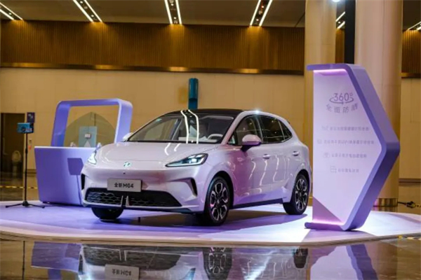 現(xiàn)在的上汽，不僅在增長的快車道上，更在智能電動時代的正中心，重新掌握了市場核心話語權(quán)。