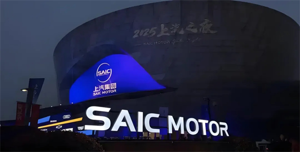 現(xiàn)在的上汽，不僅在增長的快車道上，更在智能電動時代的正中心，重新掌握了市場核心話語權(quán)。