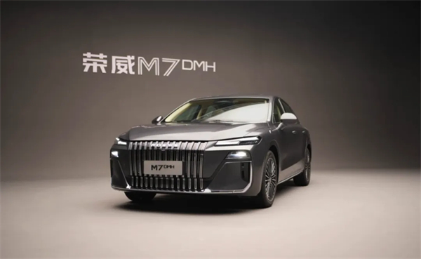 現(xiàn)在的上汽，不僅在增長的快車道上，更在智能電動時代的正中心，重新掌握了市場核心話語權(quán)。