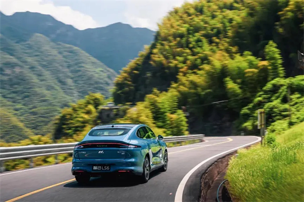 打破一切焦慮，新一代智己LS6的“爆款”含金量