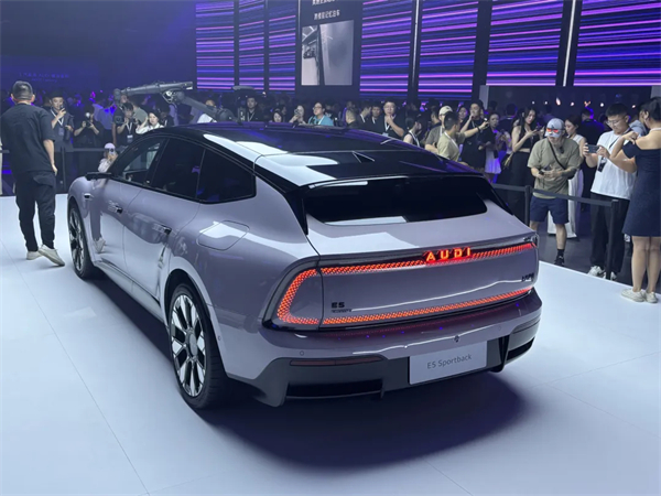 奧迪E5 Sportback：30分鐘破萬單的背后，是豪華電動(dòng)的「取舍」革命！
