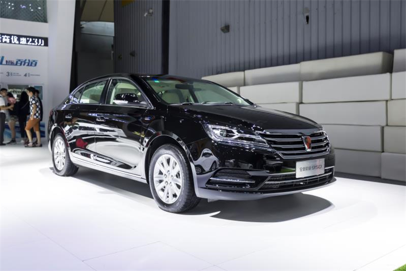 全新榮威950、榮威e950定義“高級轎車” 成都車展亮相售價16.88萬起 互聯(lián)網(wǎng)汽車上市一周年 系統(tǒng)升級帶來顛覆式進化