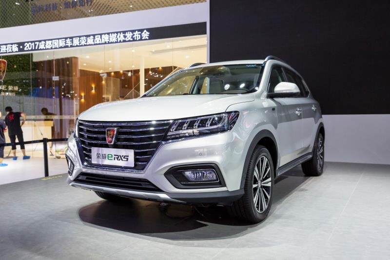 全新榮威950、榮威e950定義“高級轎車” 成都車展亮相售價16.88萬起 互聯(lián)網(wǎng)汽車上市一周年 系統(tǒng)升級帶來顛覆式進化