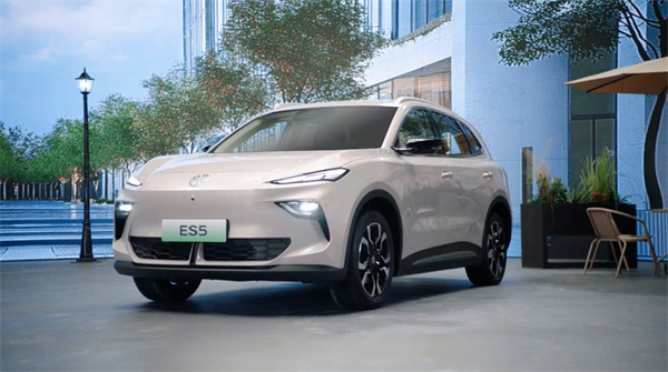 開創(chuàng)傳統(tǒng)車企先河，MG重新發(fā)布ES5，“領(lǐng)先一代、便宜一萬”重塑格局