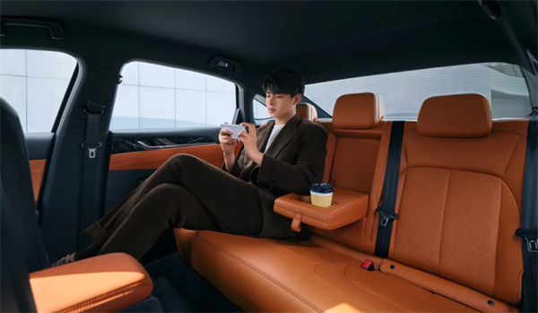 限時先享置換一口價！「10萬級600續(xù)航中級轎車」五菱星光2025款正式上市！