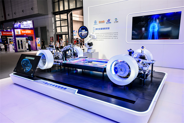 上汽“一體化輕量智能底盤”亮相2025工博會