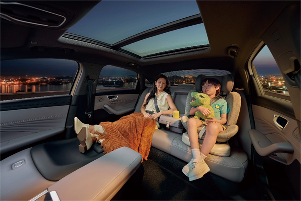 The Roewe M7 DMH Launches, Redefining the King of New Energy Era Family Sedans with a Limited-Time Price Starting at RMB 85,800